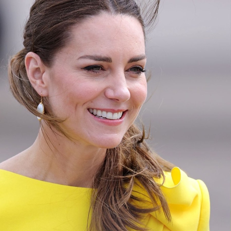 استوحي أجمل أقراط اللؤلؤ من إطلالات كيت ميدلتون