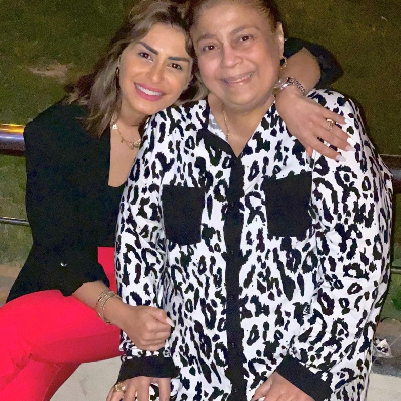 منة فضالي ووالدتها