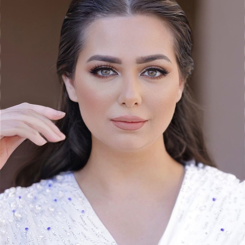 هبة مجدي بدون مكياج على البحر وخطوات تطبيق مكياج ناعم على طريقتها