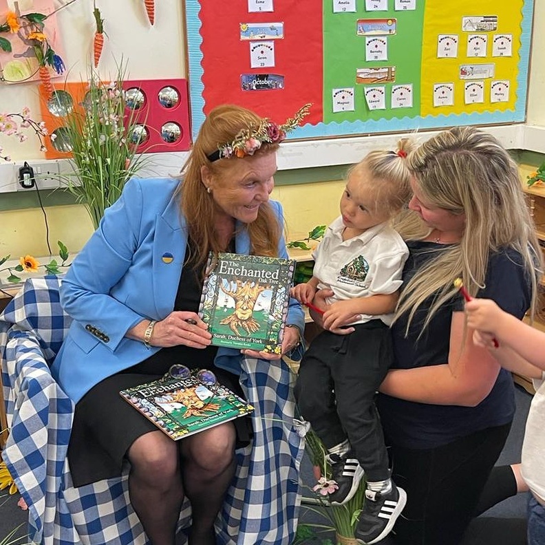 أشهر 5 كتب بقلم سيدات العائلات الملكية