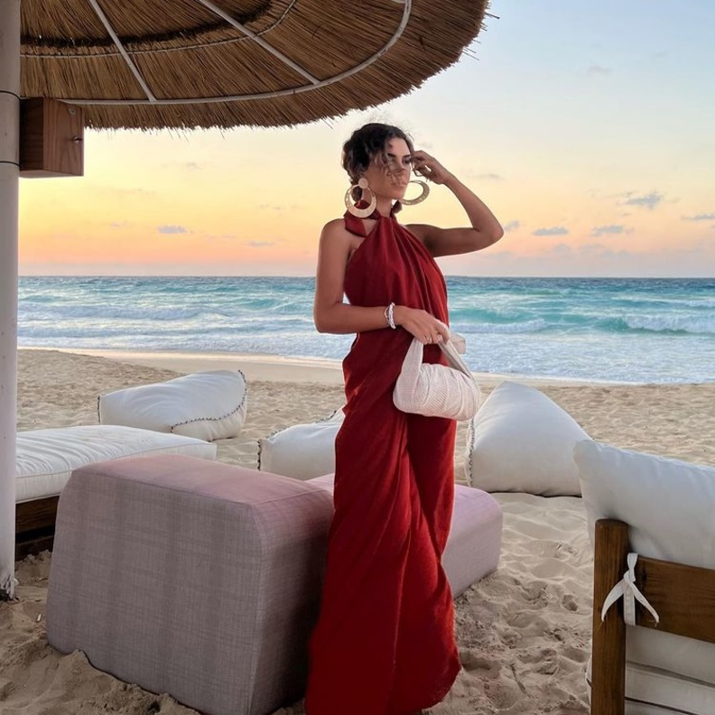 إطلالات مدونات الموضة البارزة أبرزها لنجود الرميحي بلوك صيفي ساحر