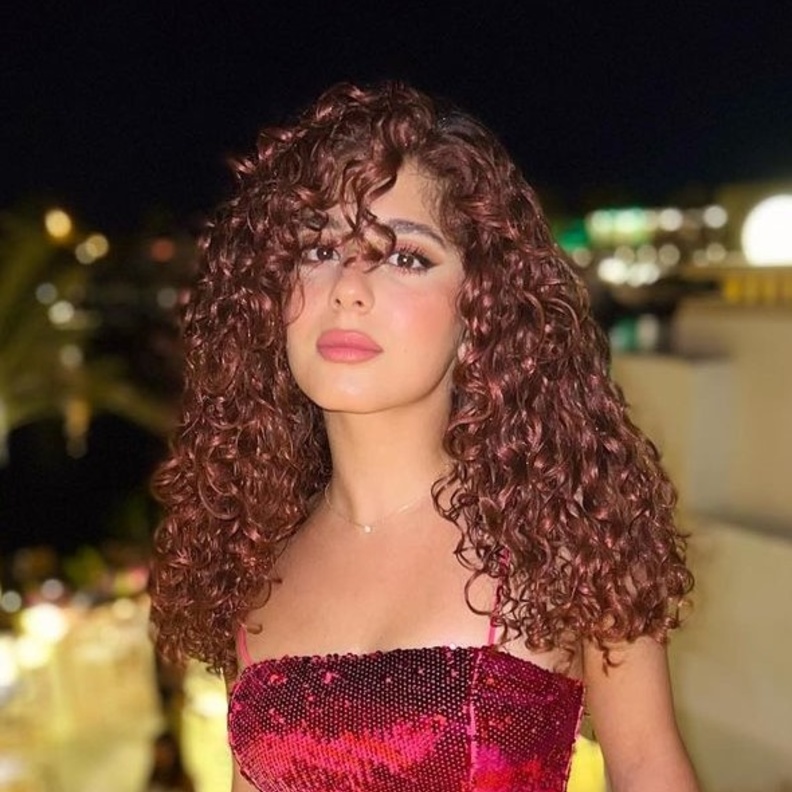 مايان السيد بـ نيو لوك الشعر الأحمر واهم النصائح لاختيار هذه اللون