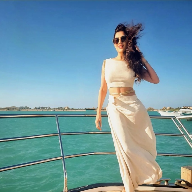 "حالة حب مع الصيف" .. 12 صورة ترصد استجمام النجمات في إجازتهن بين الطبيعة