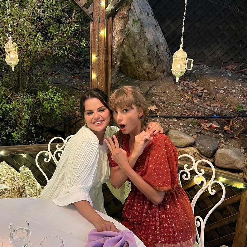 تايلور سويفت وسيلينا جوميز