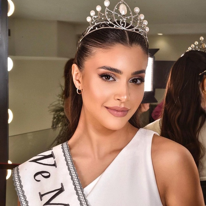 مكياج برونزي ناعم بالخطوات من أحدث إطلالة لملكة جمال لبنان 2022 ياسمينا زيتون