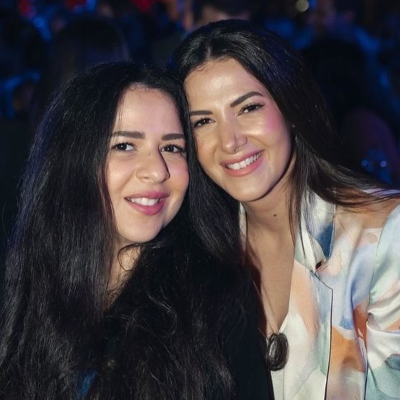 "ابنتها ام ابنة شقيقتها؟" ..تساؤلات حول هوية "كانزا" بعد إهداء دنيا سمير غانم الكليب لها فما هي الحقيقة؟