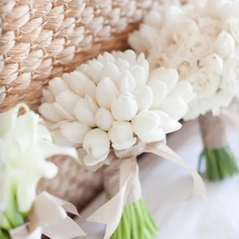 أفكار رائعة لإضافة زهور التوليب لثيم حفل زفافك