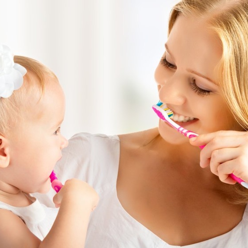 5  نصائح مفيدة تجعل أطفالك ينظفون أسنانهم بالفرشاة بانتظام
