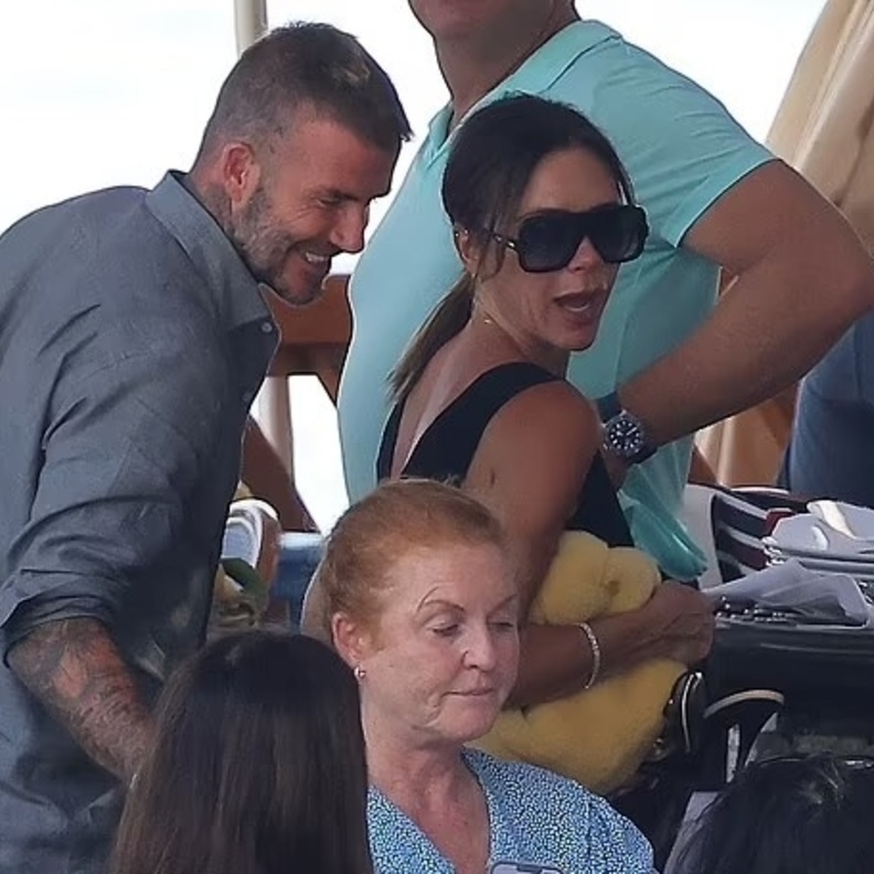  دوقة يورك تنضم لعائلة بيكهام في عطلتهم السياحية الجديدة