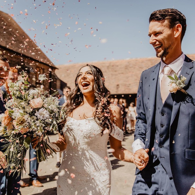 7 أفكار هدايا من الزهور لمعازيم الزفاف