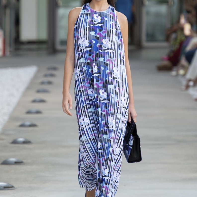 موديلات فساتين ملونة طويلة تناسب إطلالات العيد من LAura Biagiotti