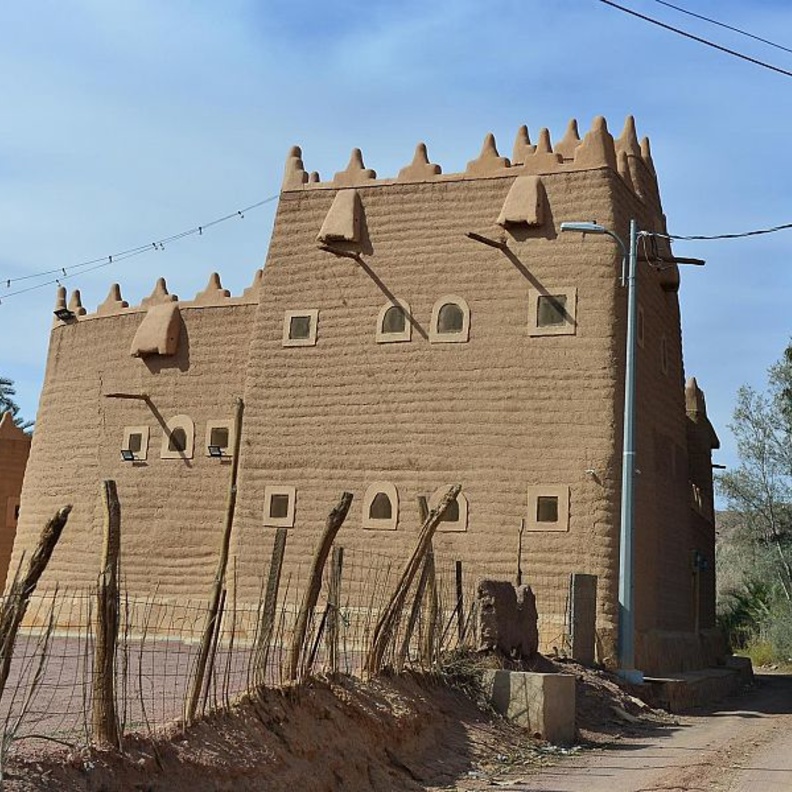 قرية عقدة السياحية.. نزهة ساحرة في أحضان الطبيعة الخلابة بحائل