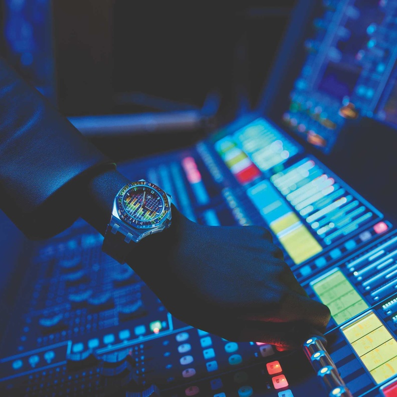 أوديمار بيغه تكشف النقاب عن طرازات جديدة من ساعة رويال أوك أوفشور تزدانُ بألوانٍ من عالم الموسيقى