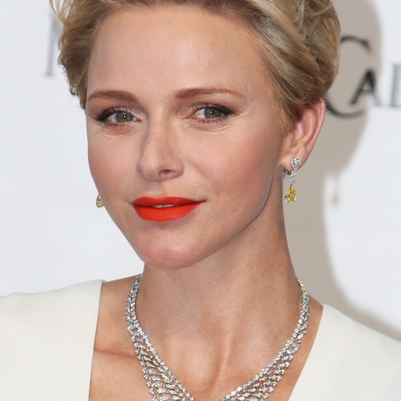 كيف عبر أمير موناكو عن حبه لزوجته الأميرة شارلين