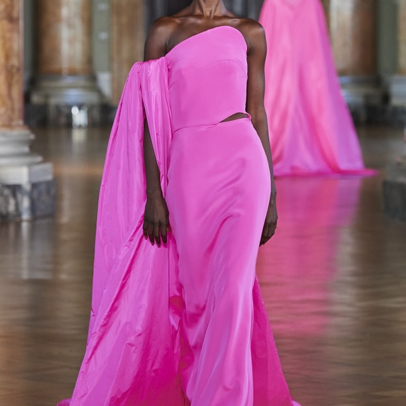 تنسيق إطلالات شيك للحفلات بتصميم طويل ولون صيفي لافت من Grimaldi AR