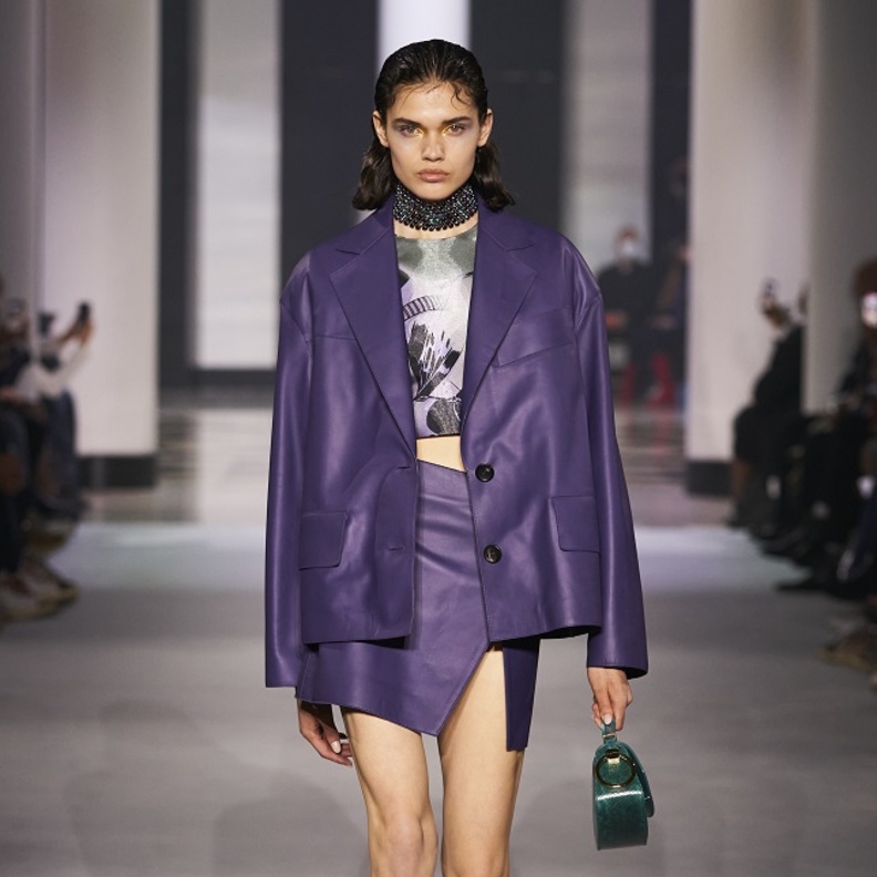 تنسيق إطلالات بقماش الجلد للوك شيك مميّز من Lanvin