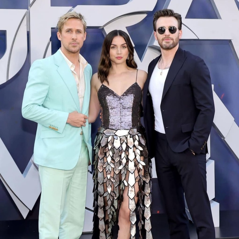 كريس إيفانز وآنا دي أرماس وريان جوسلينج