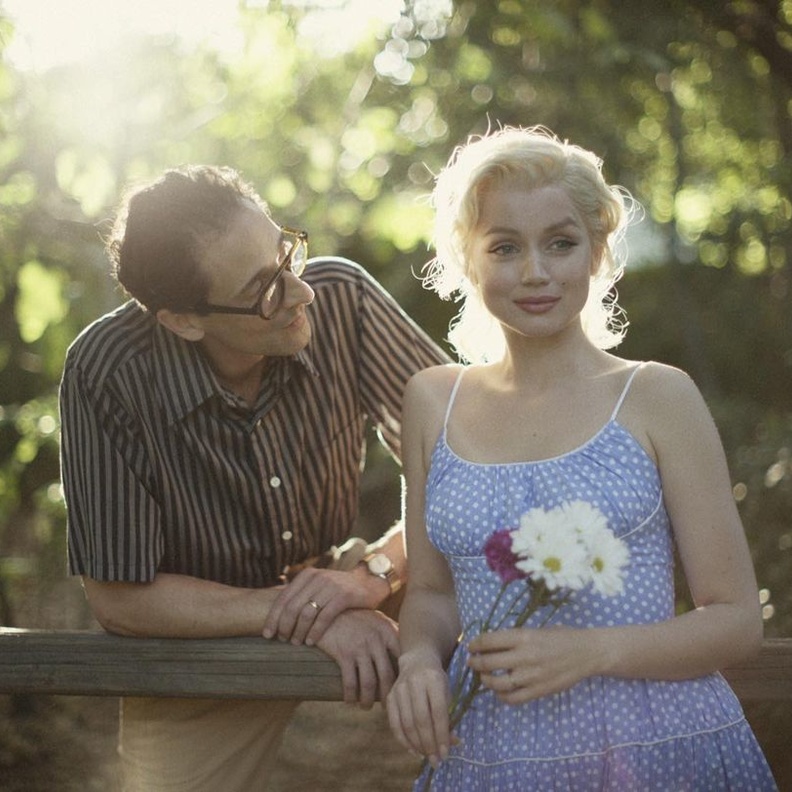 آنا دي أرماس من كوليس فيلمها الجديد عن مارلين مونرو