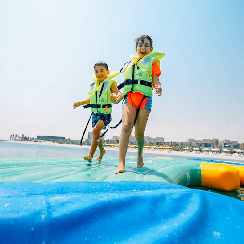 منتجع موڤنبيك جزيرة المرجان يقدّم عروض إقامةٍ مميزة بمناسبة عيد الأضحى المبارك 