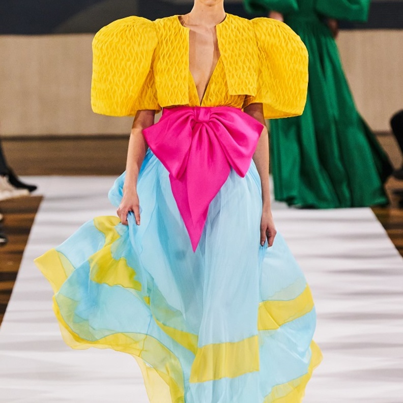 تنسيق إطلالات بألوان قوية للوك ساحر من Yanina