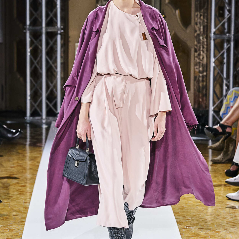 موديلات جمبسوت واسعة لإخفاء عيوب البطن في صيف 2022