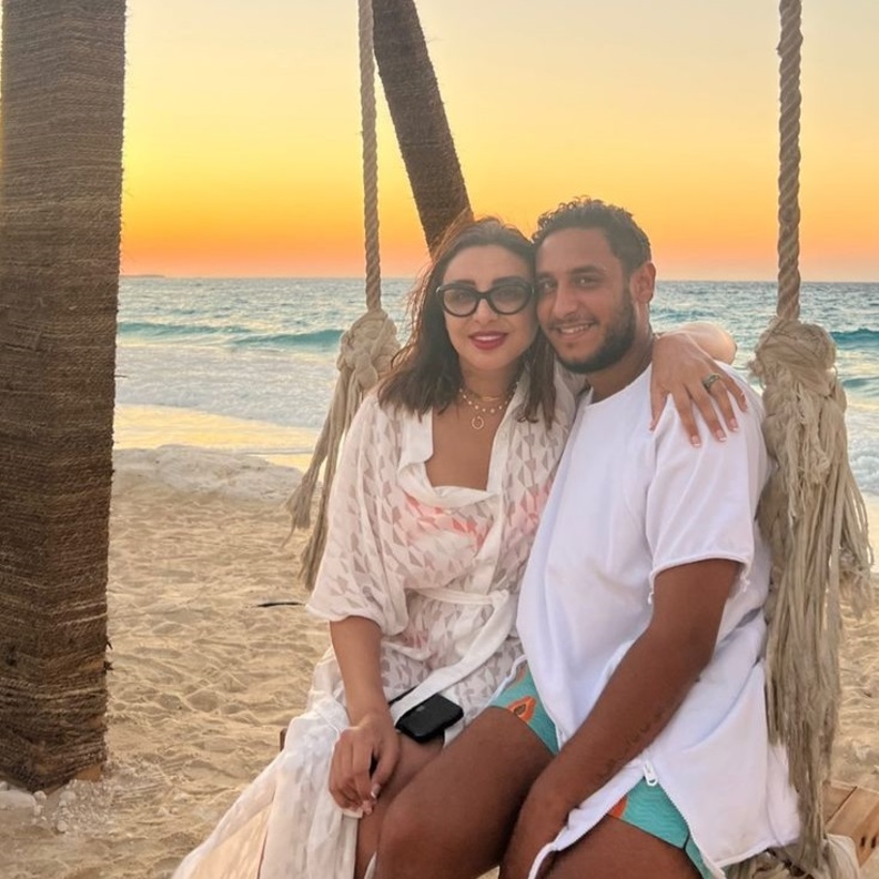 انغام وابنها عمر 