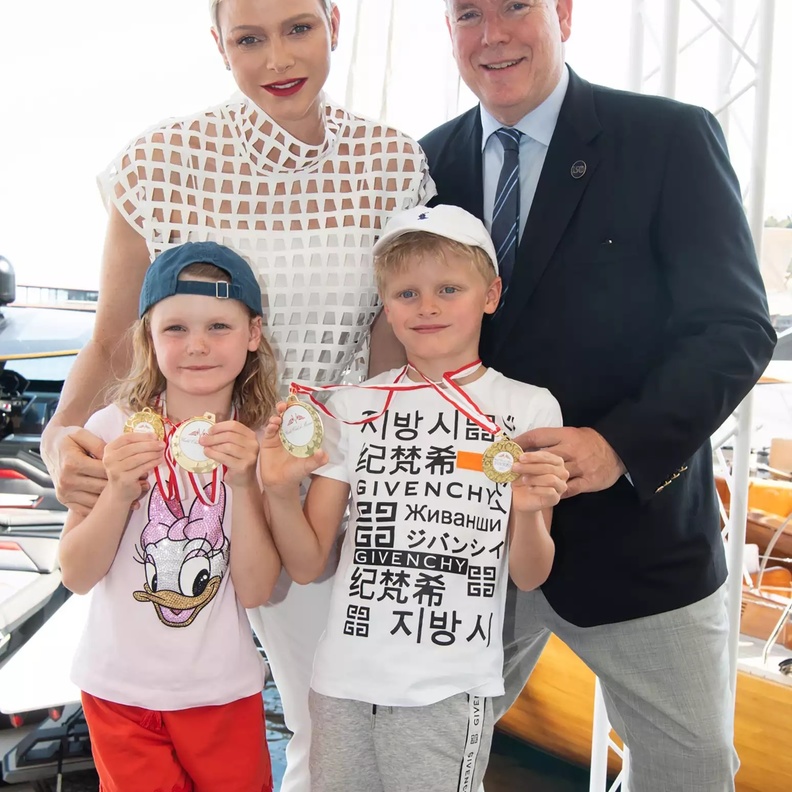 أمير وأميرة موناكو يحتفلان بإنجاز جديد لطفليهما التوأم