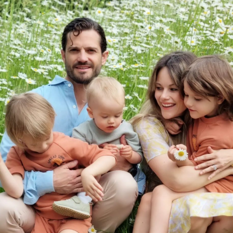 صورة الأمير كارل فيليب وعائلته ممنوعة من النشر على موقع العائلة المالكة السويدية