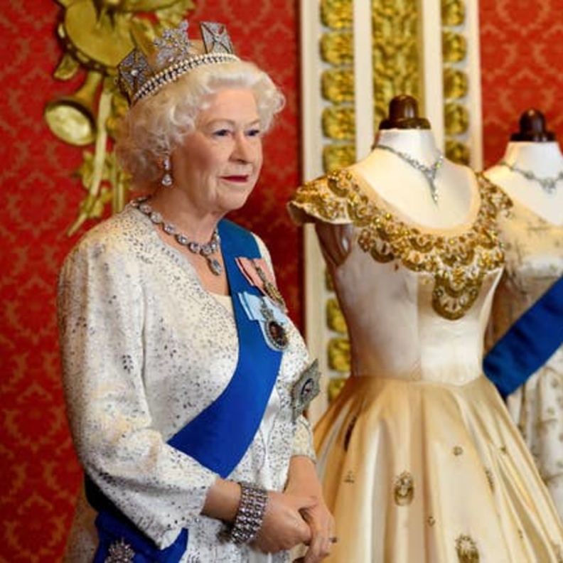 ملابس الملكة في احتفالات اليوبيل البلاتيني تعرض في متحف ملكي جديد
