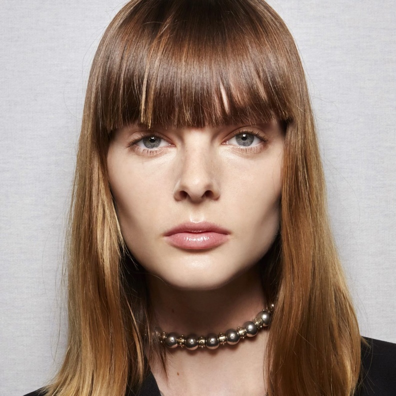 تسريحات الشعر المالس مع الغرة الامامية من وحي دار Ports 1961