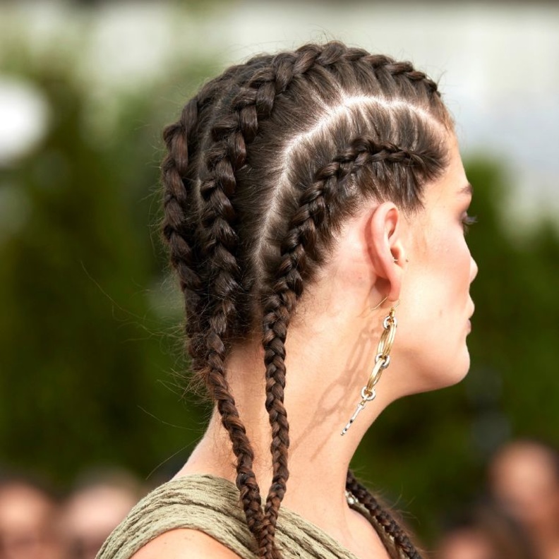 أفضل تسريحات الجدائل موضة صيف 2022 وخطوات تطبيقها