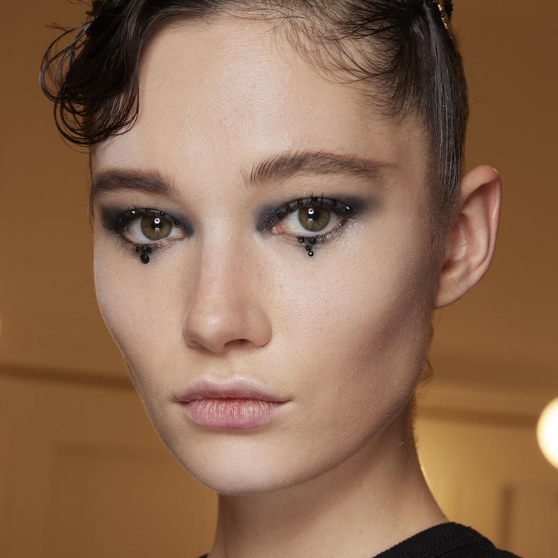 صيحات جمالية خارجة عن المألوف في اليوم الثاني من أسبوع الهوت كوتور لشتاء 2023