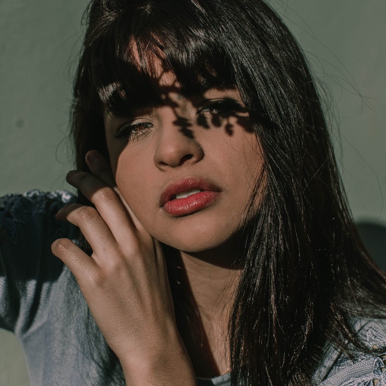 وصفات طبيعية للعناية بالشعر الدهني في الصيف