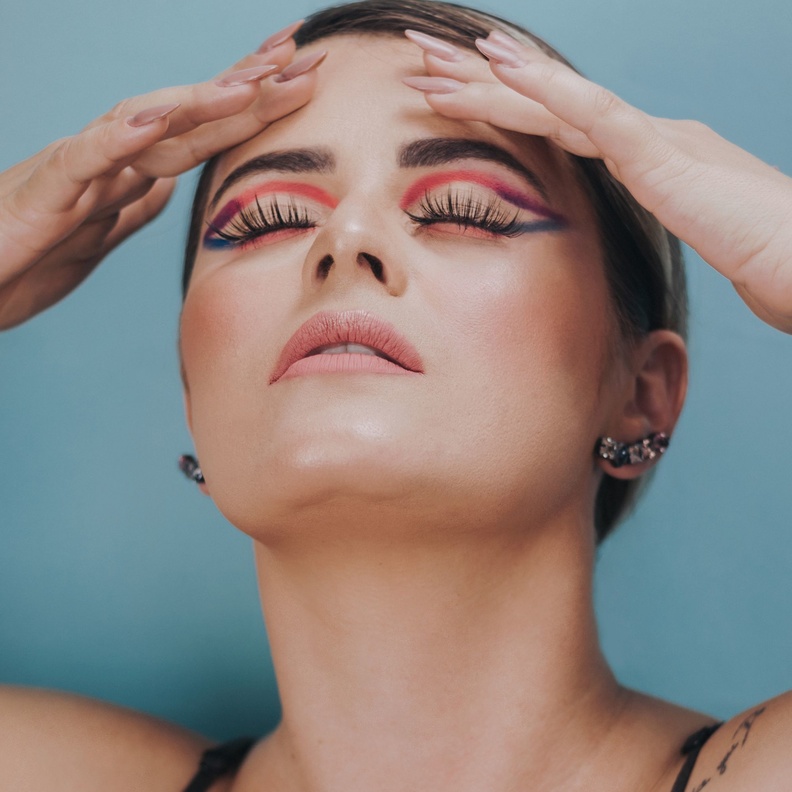 أهم أسباب تجاعيد الجبين وكيفية التخلص منها تجميلياً