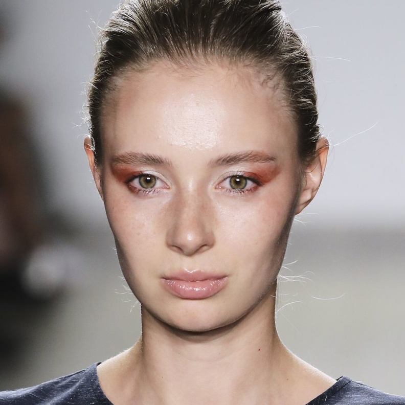 طرق تطبيق الوان أحمر شفاه نيود تناسب عيد الاضحى 2022