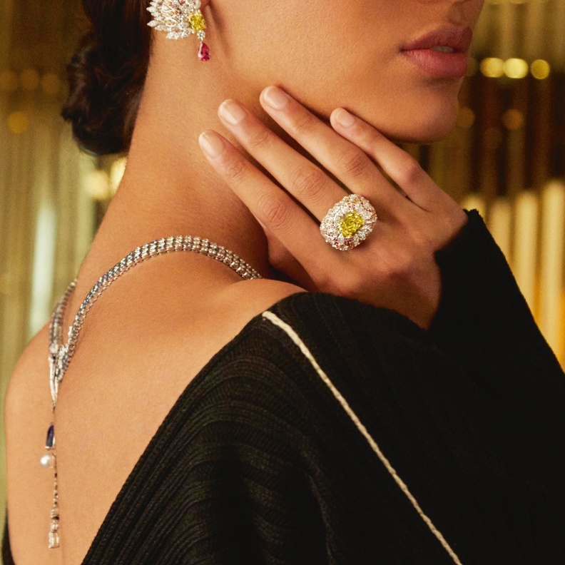 مجوهرات حجر الألماس الأصفر أجمل اختیارات في ھذا الموسم