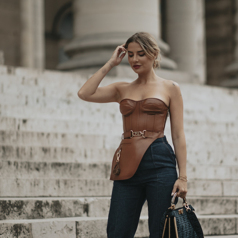 أفكار لاعتماد وتنسيق الكورسيه بأساليب أنثوية وعصرية