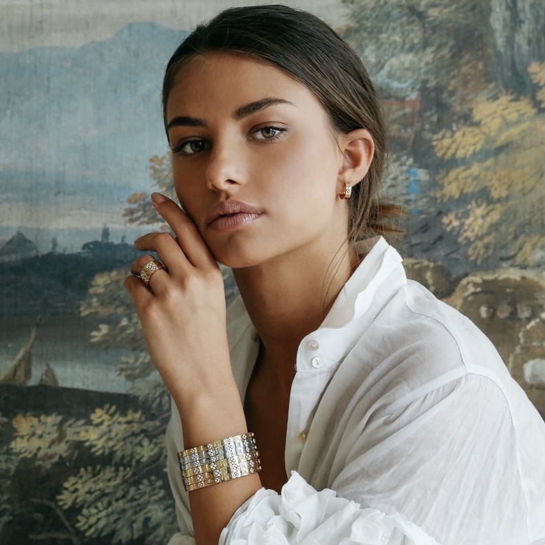 أساور من الذهب الأبيض والألماس من مجموعة Love in Verona من دار Roberto Coin