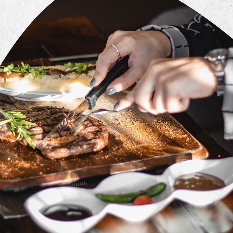 أفضل 6 مطاعم في تبوك.. تجربة لا تنسى وأجواء شهية