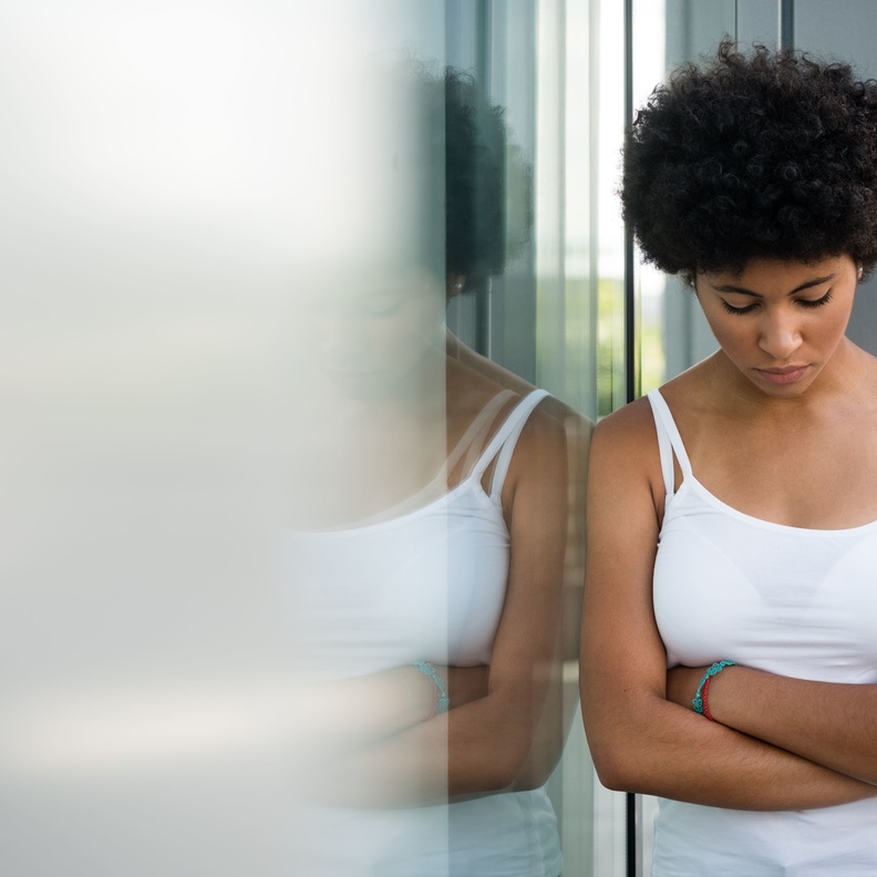 أعراض كراهية الذات عند المرأة وكيفية التخلص منها