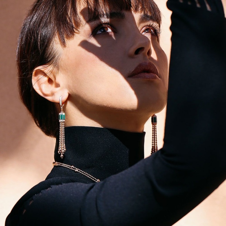 أقراط ذهبية من دار روبيرتو كوين