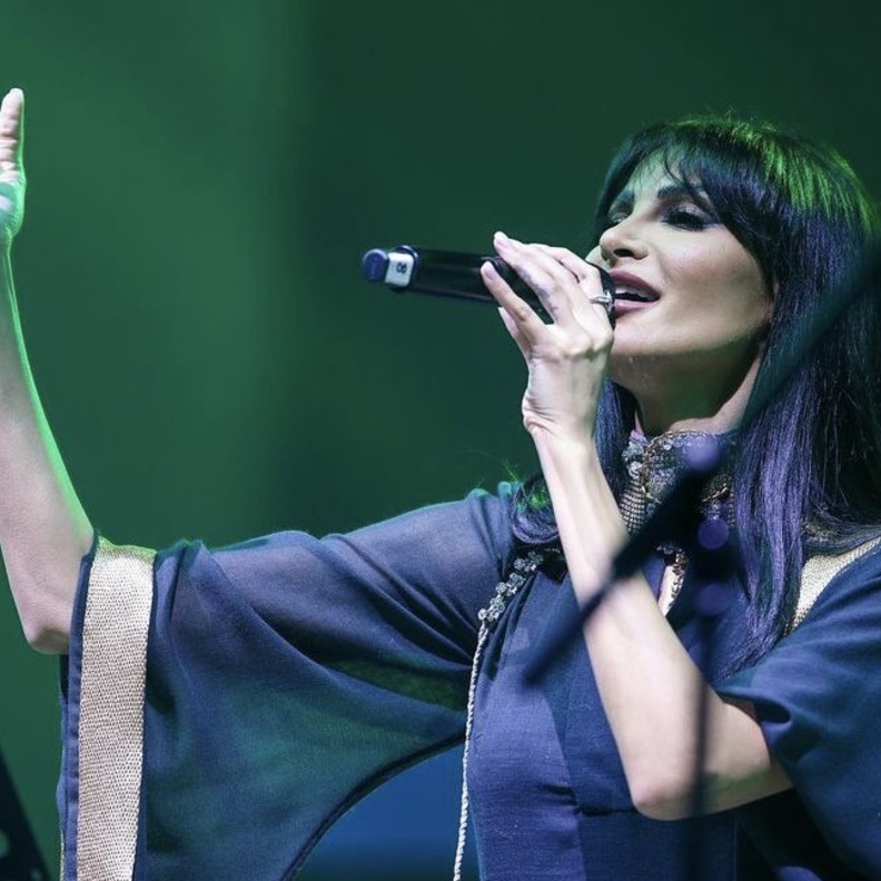 "أميمة طالب" تتألق بحفلها في الطائف بإطلالة تراثية جاذبة