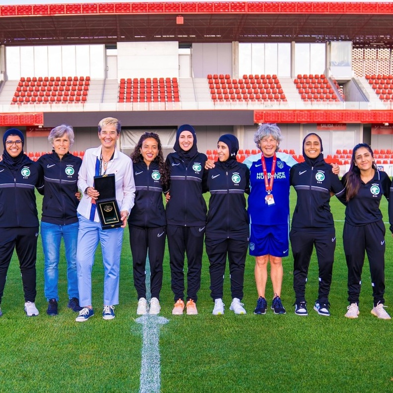 إدارة كرة القدم النسائية تنظم برنامج معايشة المدربات الوطنيات في إسبانيا