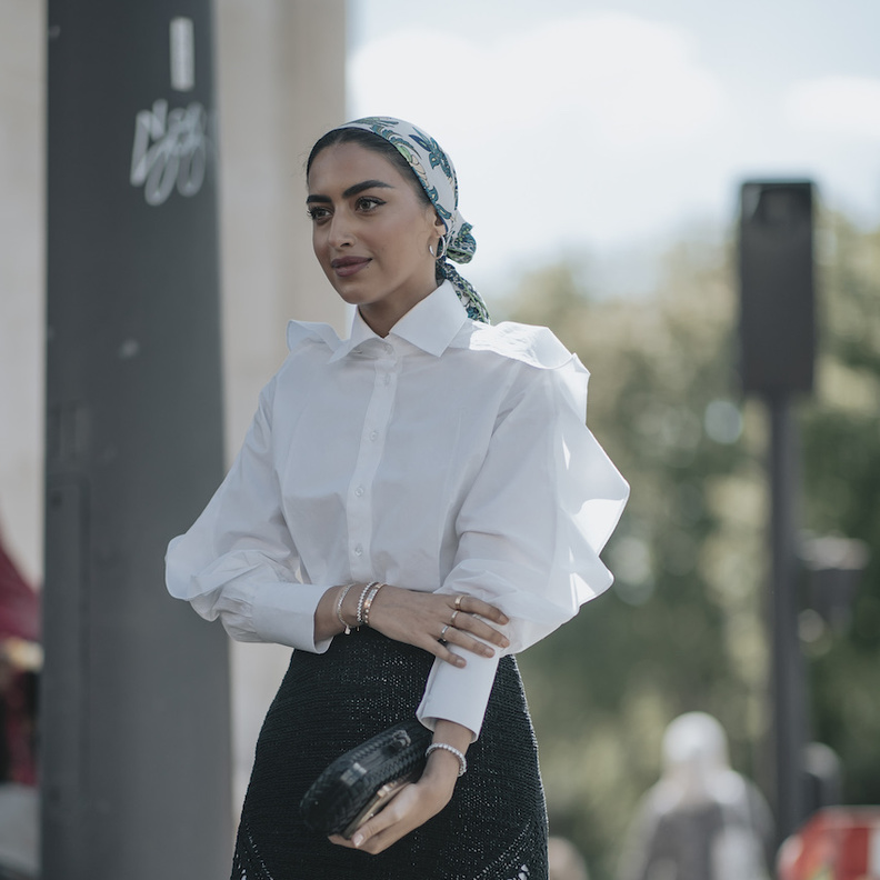 طرق جديدة لتنسيق القميص في اطلالاتك الخريفية 