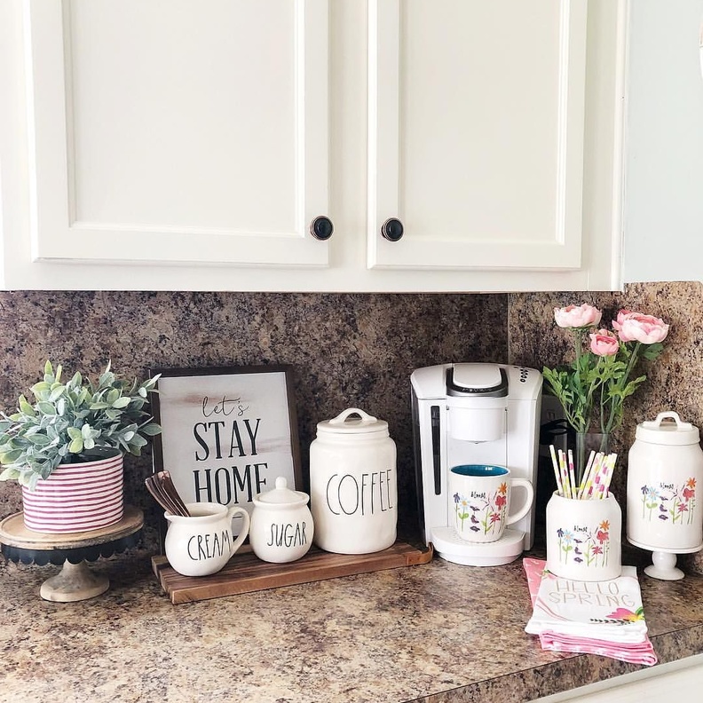 اكسسوارات رائعة لديكورات ركن القهوة في المنزل