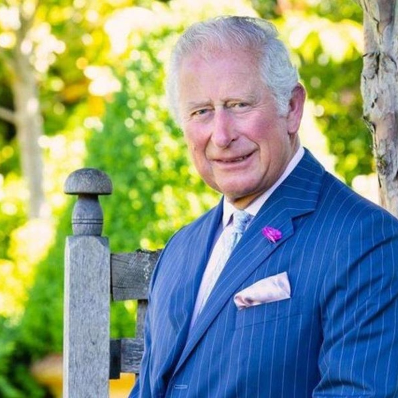 الأمير تشارلز يؤجج الخلاف داخل العائلة المالكة برفضه مناشدة جديدة للأميرتين بياتريس ويوجيني
