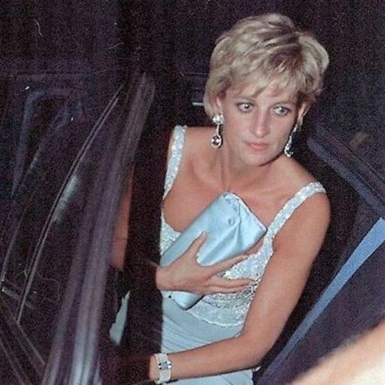 الأميرة ديانا أخبرت محاميها بأنها تخشى أن تتوفى في حادث سيارة
