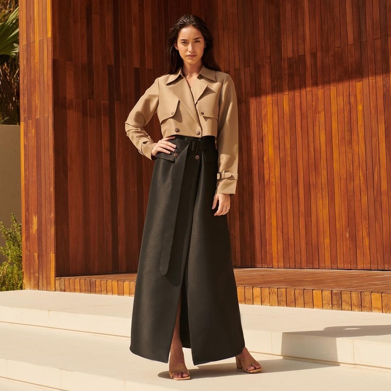 الترانش الذي جاء باللونين البيج والبنيّ من علامة SERRB