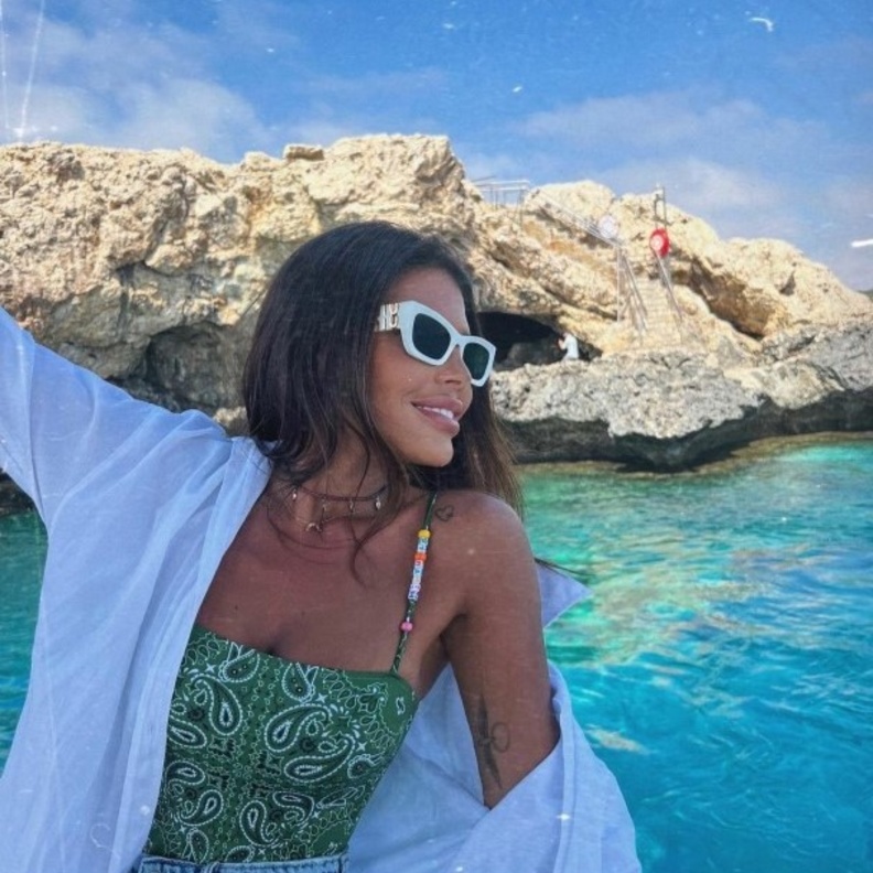 أجمل إطلالات "العنود بدر" على الشاطئ خلال صيف 2022