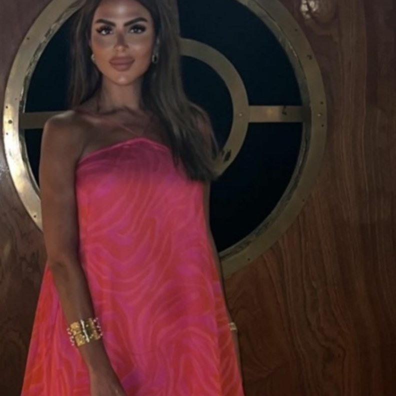 "لولو البديوي" بإطلالات متنوعة لمحبات الفساتين الواسعة موضة صيف 2022